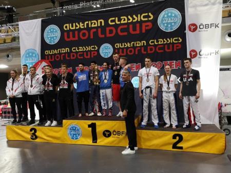 Tilen z mednarodno ekipo